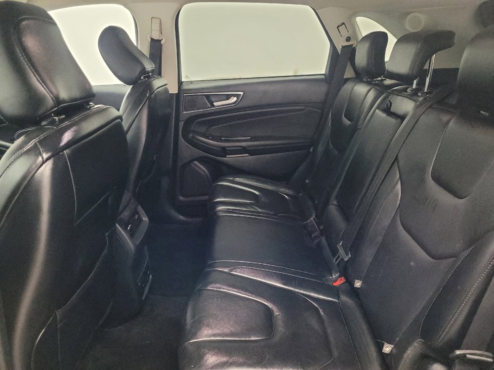 Used 2020 Ford Edge Titanium image 18