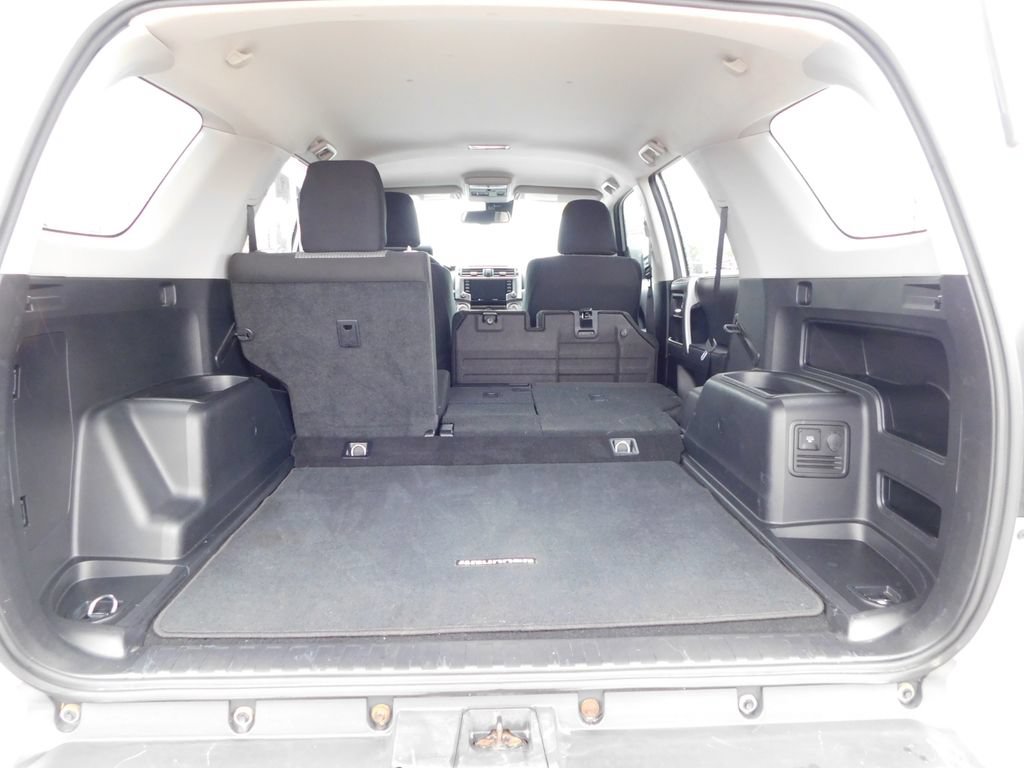 Used 2020 Toyota 4Runner SR5 AWD/4WD image 18