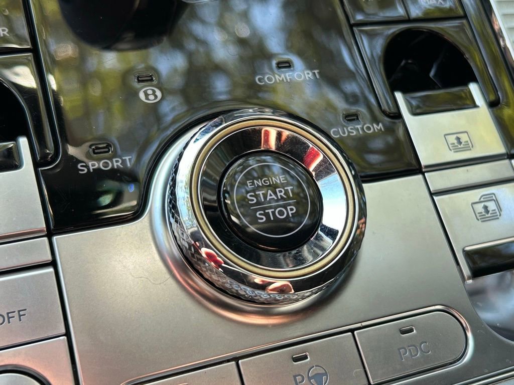 Used 2021 Bentley Flying Spur V8 image 63