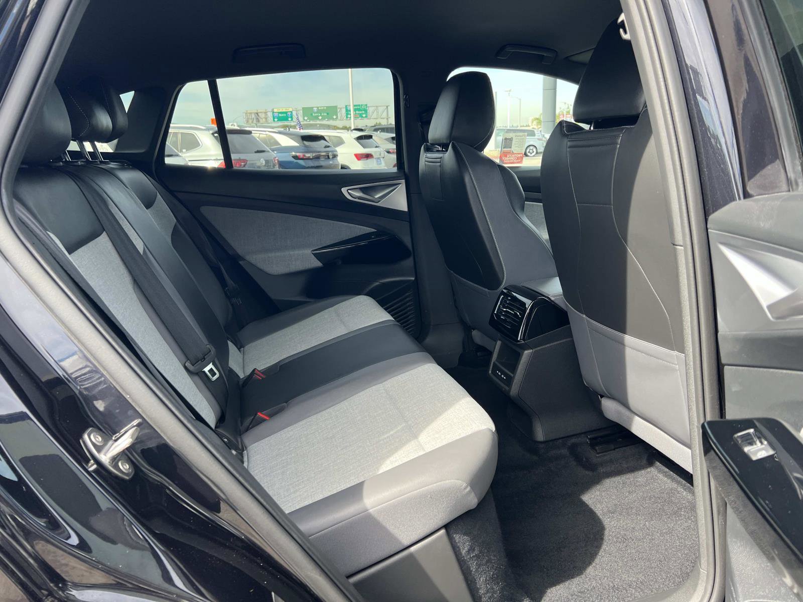 Used 2023 Volkswagen ID.4 Pro image 33