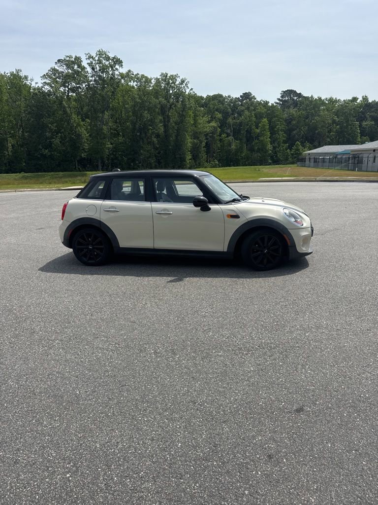 Used 2016 MINI Cooper 4-Door Hardtop image 3