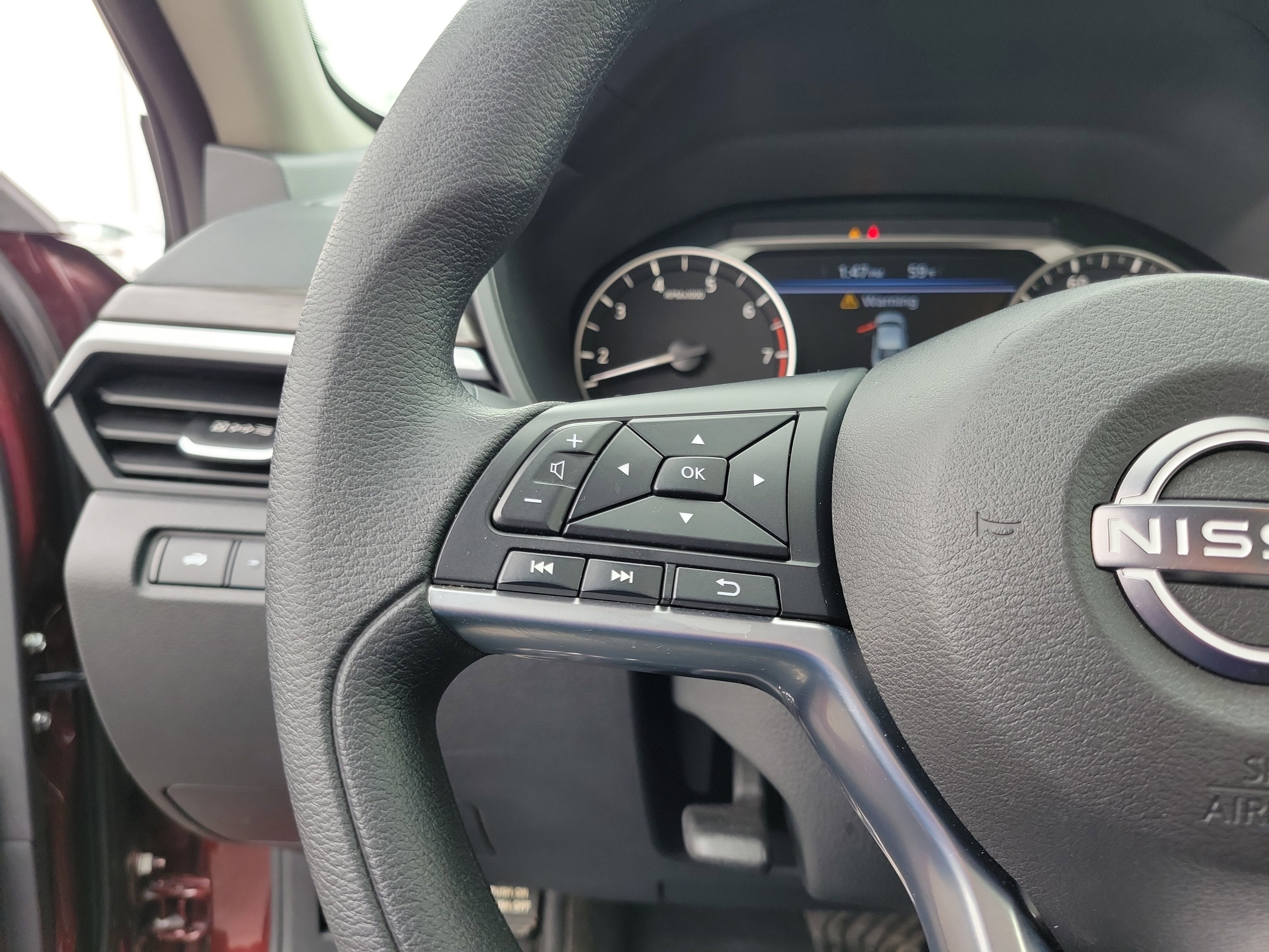 Used 2025 Nissan Altima 2.5 SV FWD image 22