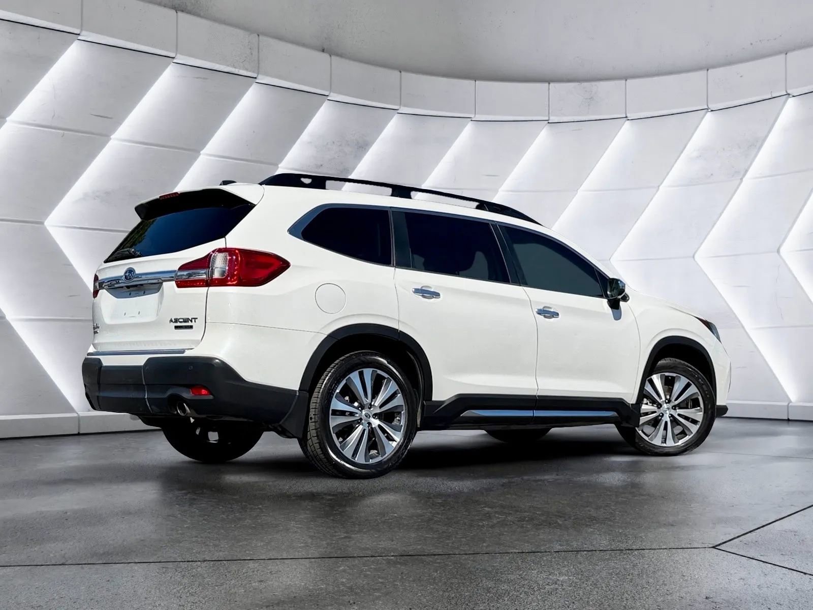 Used 2019 Subaru Ascent Touring w/ Popular Package #2 AWD/4WD image 8