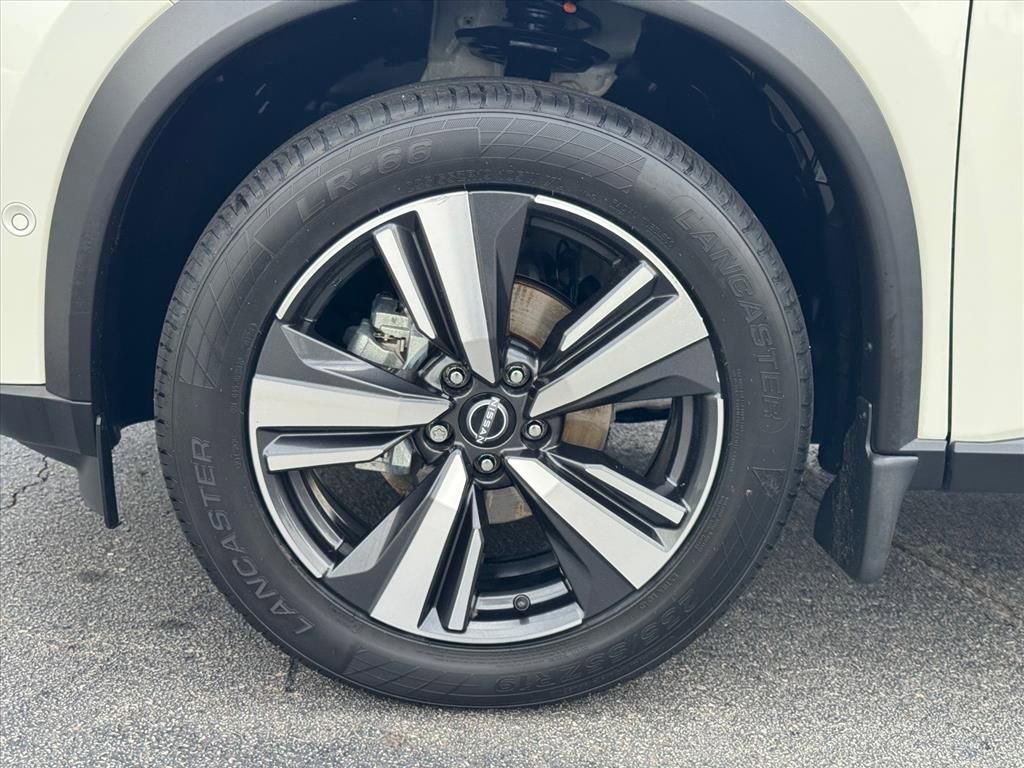 Certified 2023 Nissan Rogue SL w/ SL Premium Package FWD image 9