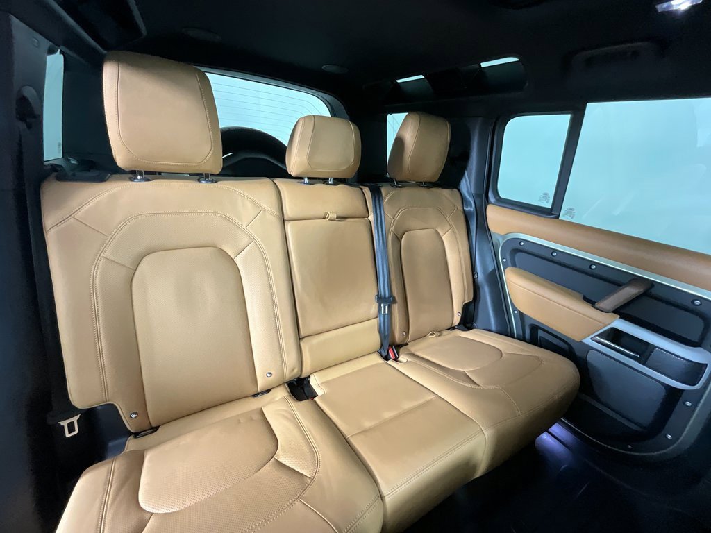 Used 2023 Land Rover Defender 110 SE image 23