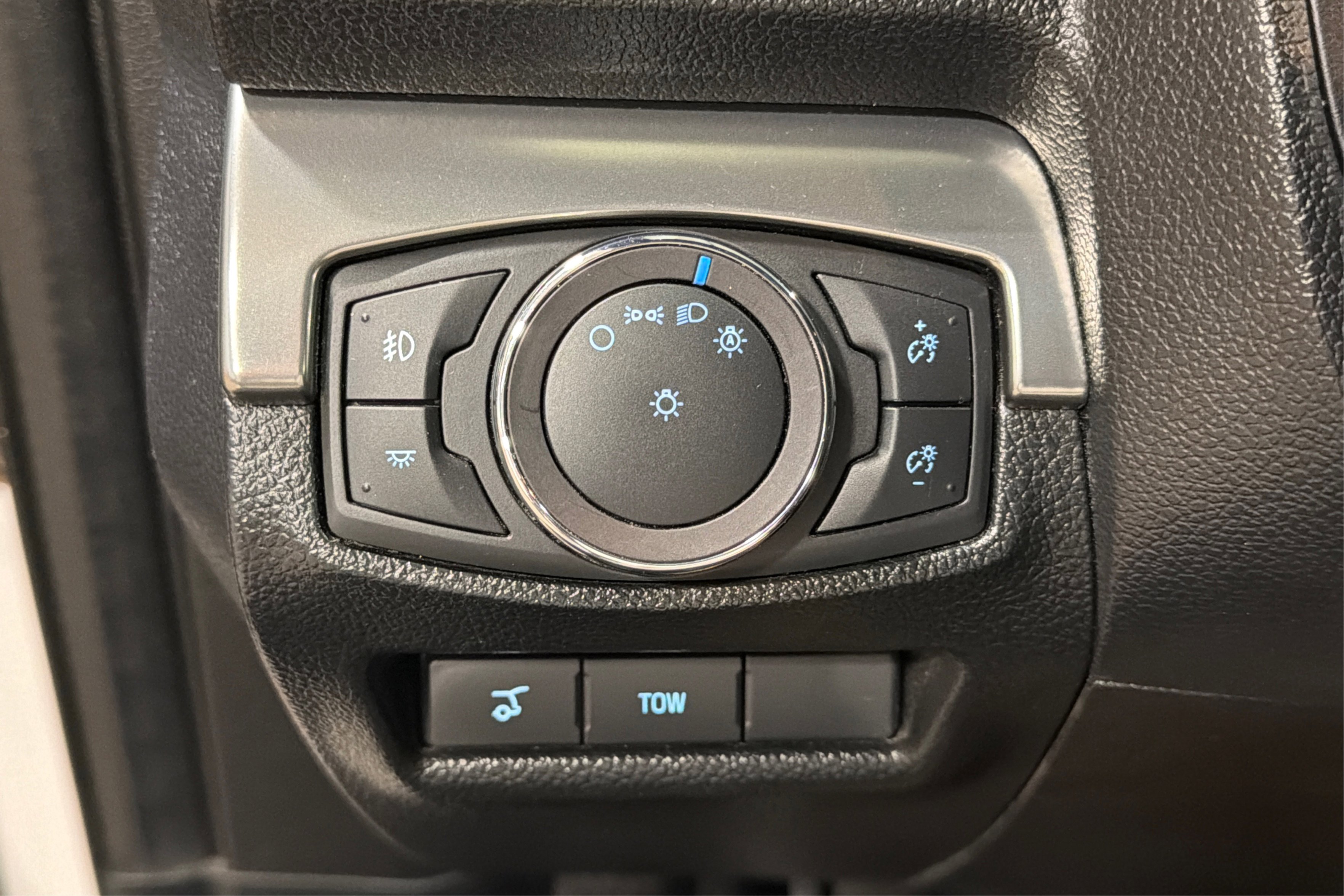 Used 2018 Ford Explorer XLT w/ Equipment Group 202A AWD/4WD image 20
