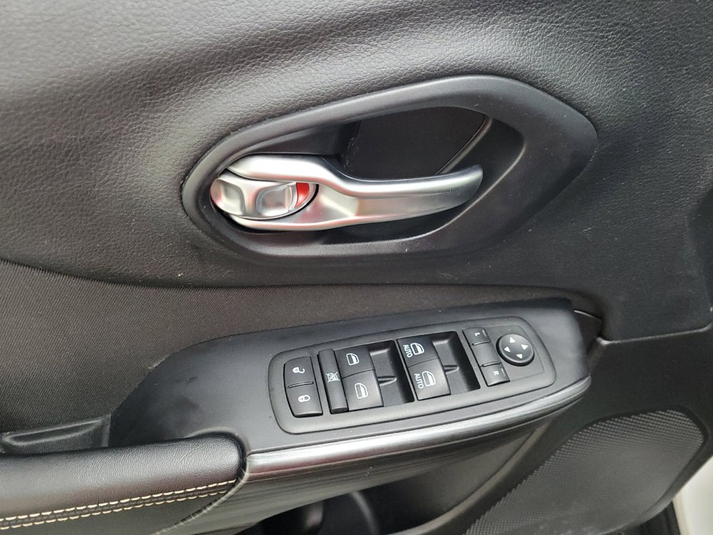 Used 2015 Jeep Cherokee Latitude w/ Cold Weather Group AWD/4WD image 27