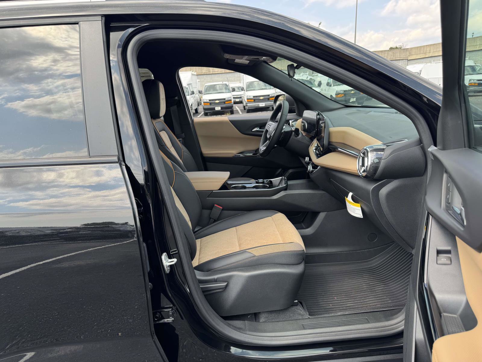 New 2026 Chevrolet Equinox ACTIV image 13