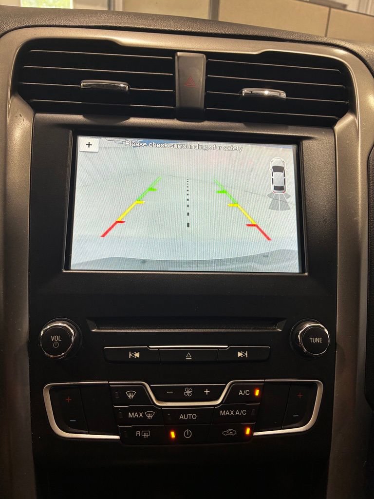 Used 2018 Ford Fusion SE w/ Fusion SE Technology Package FWD image 24