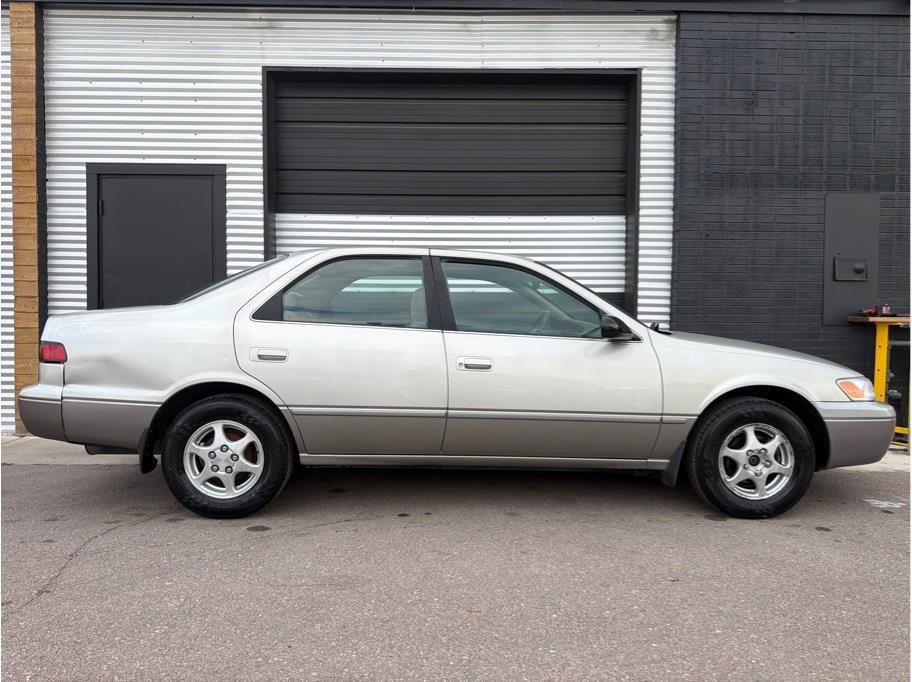 Used 1999 Toyota Camry LE w/ Appearance Pkg + VP FWD image 11