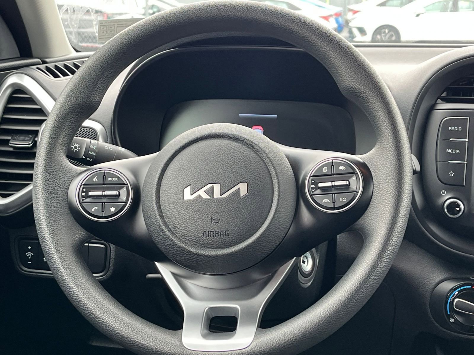Used 2025 Kia Soul LX w/ LX Technology Package FWD image 26