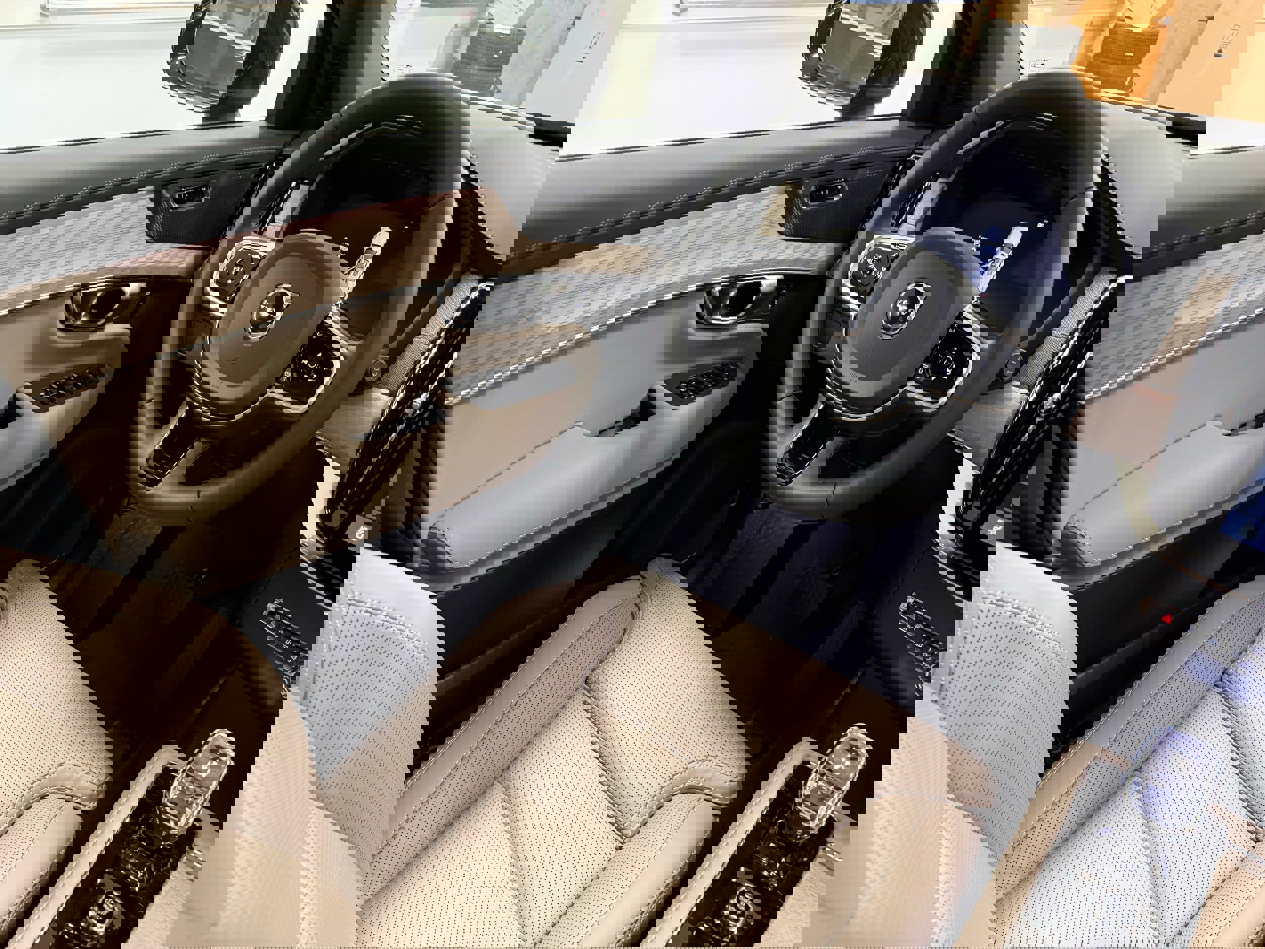 New 2026 Volvo XC90 B6 Ultra w/ Protection Package Premier image 27