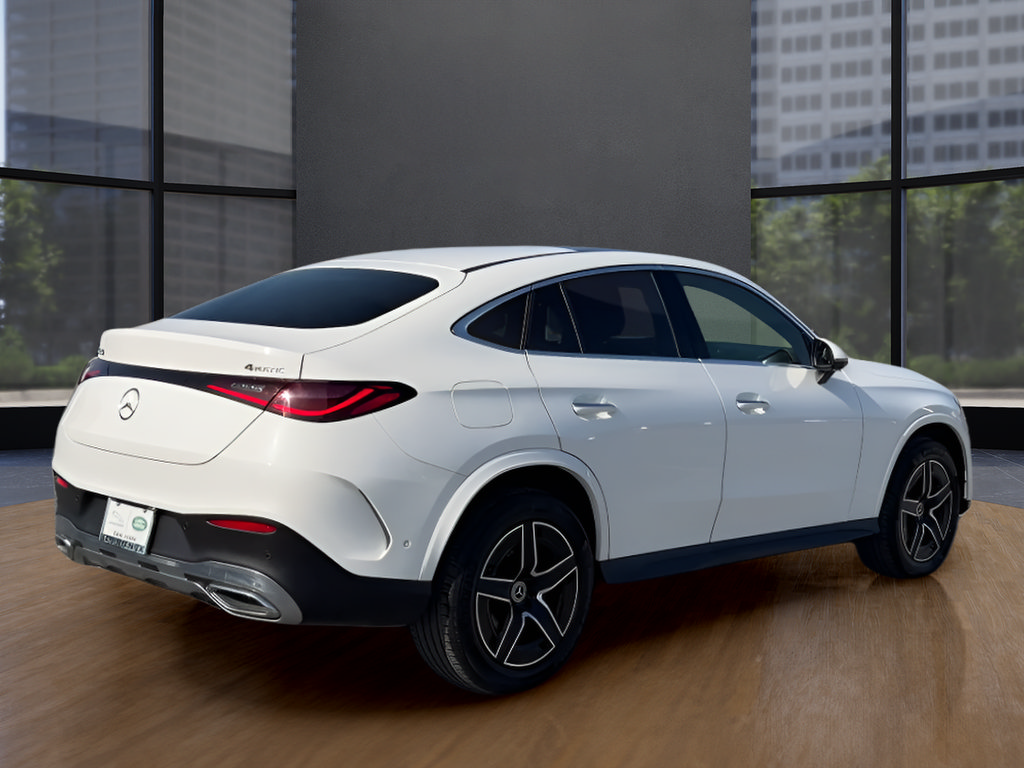 Used 2025 Mercedes-Benz GLC 300 4MATIC image 5
