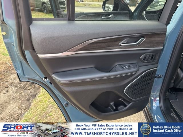 New 2026 Jeep Grand Cherokee Limited w/ Limited Altitude Package AWD/4WD image 18
