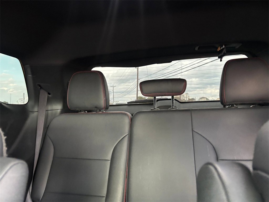 Used 2025 Chevrolet Traverse RS image 31