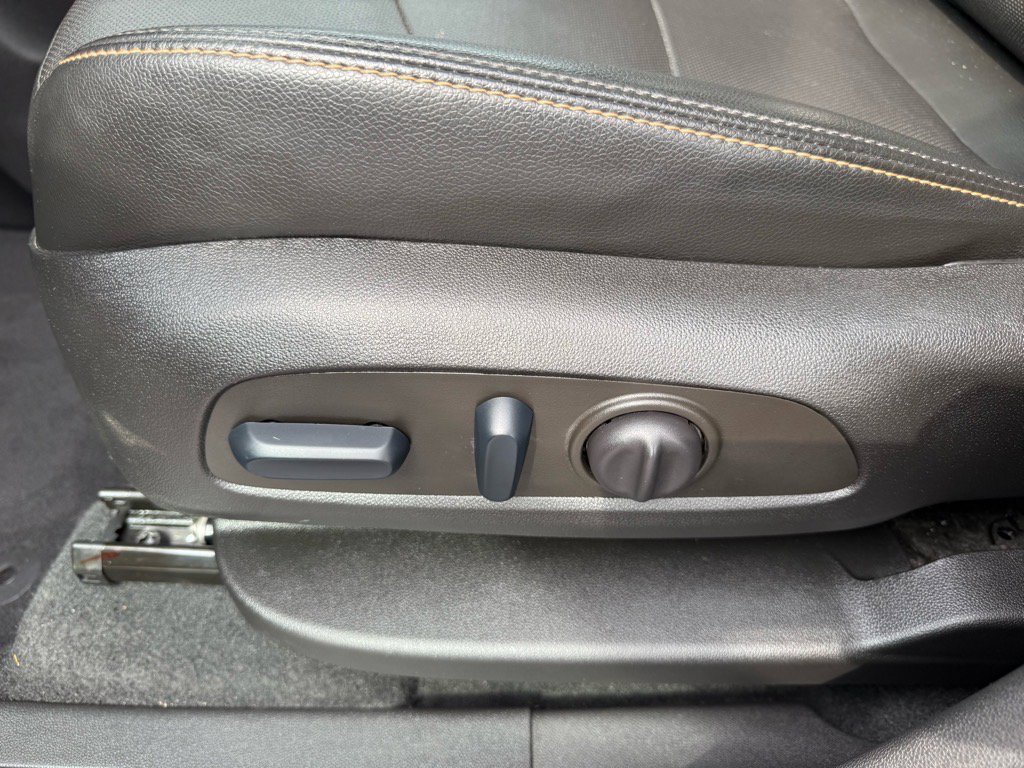 Used 2023 Chevrolet Equinox Premier image 19