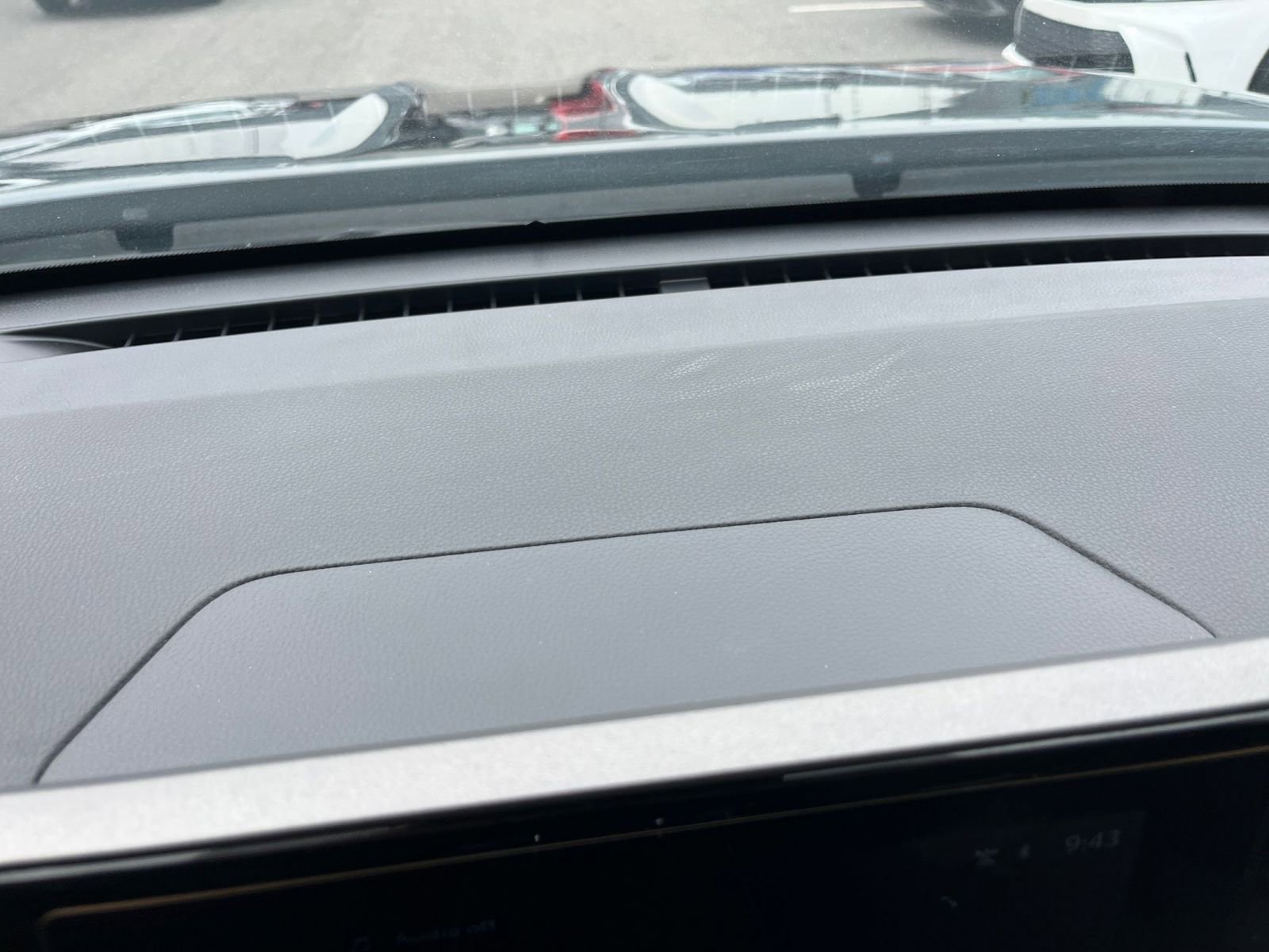 Used 2025 Toyota Highlander LE FWD image 17
