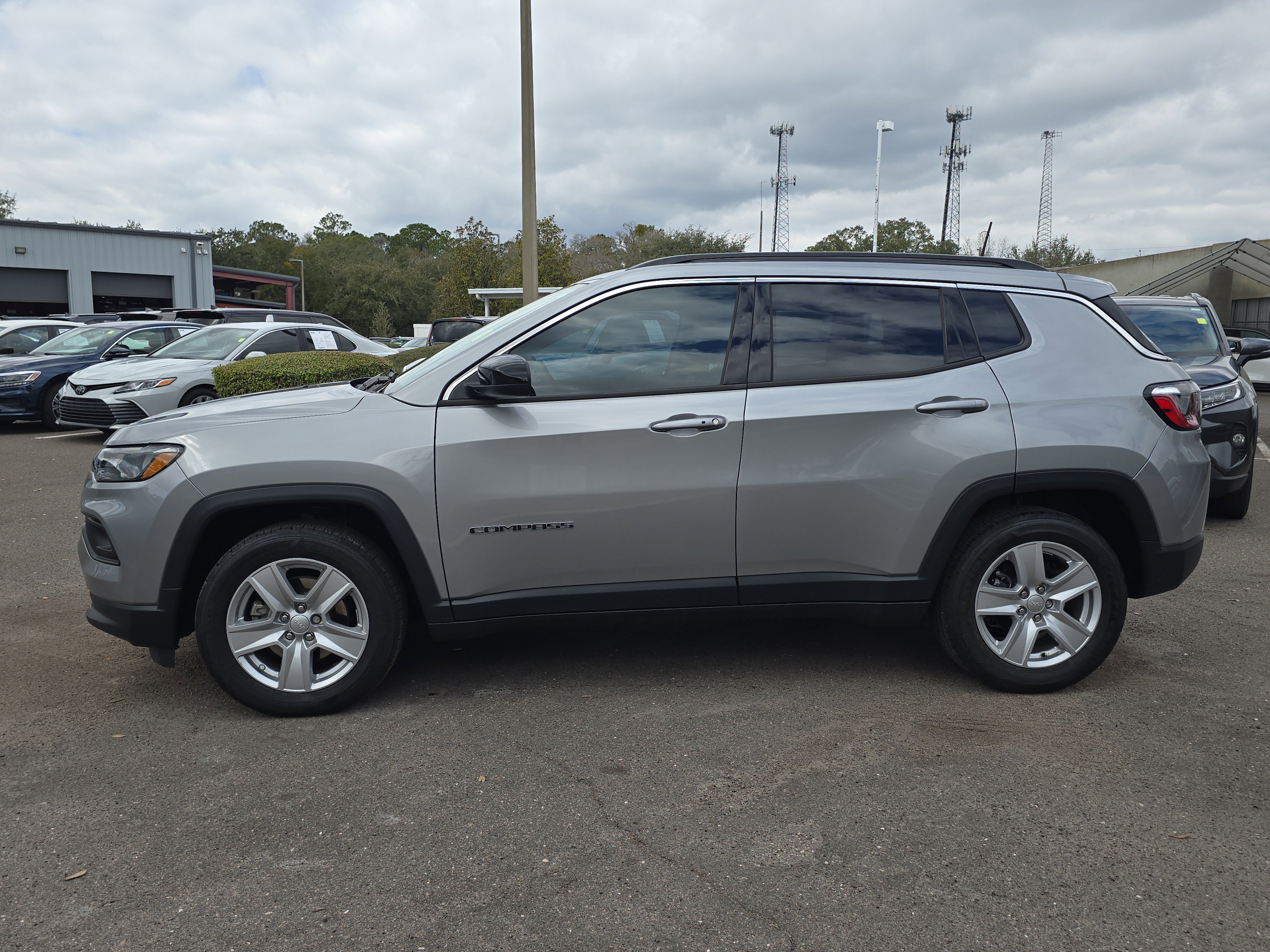 Used 2022 Jeep Compass Latitude image 5