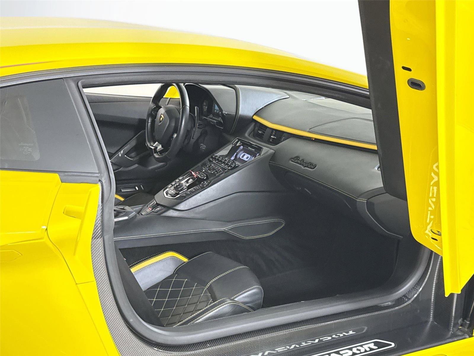 Used 2018 Lamborghini Aventador S AWD/4WD image 26