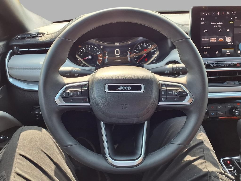 Used 2025 Jeep Compass Limited AWD/4WD image 15