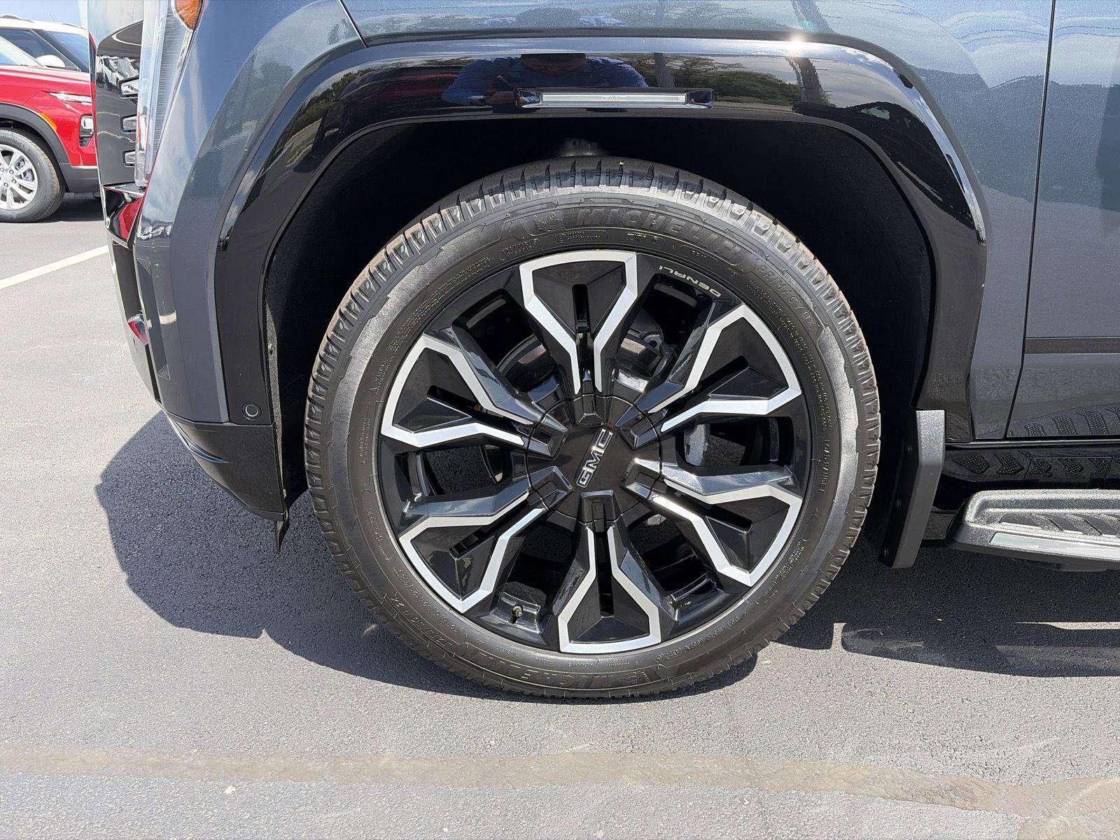 Used 2025 GMC Sierra EV Denali AWD/4WD image 13