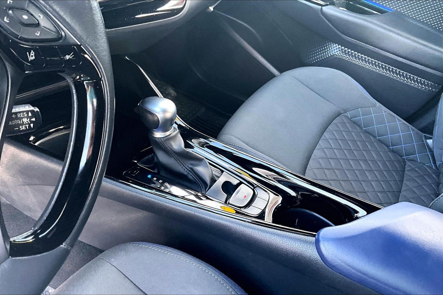 Used 2022 Toyota C-HR XLE FWD image 15