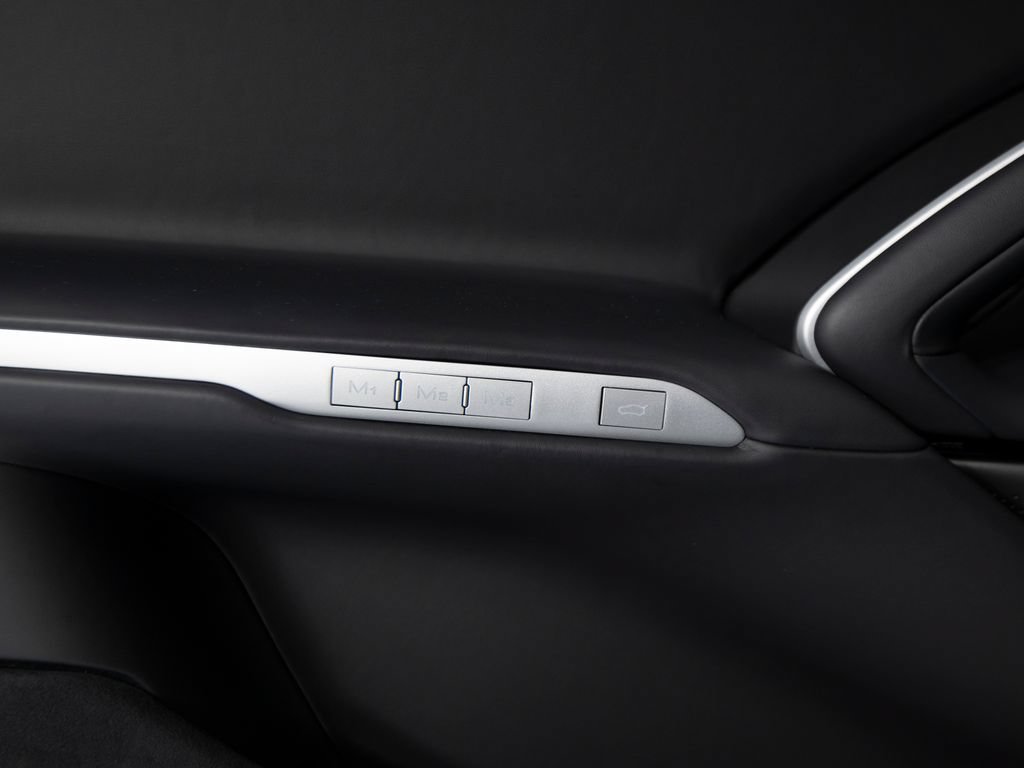 Used 2025 Ferrari Purosangue AWD/4WD image 11