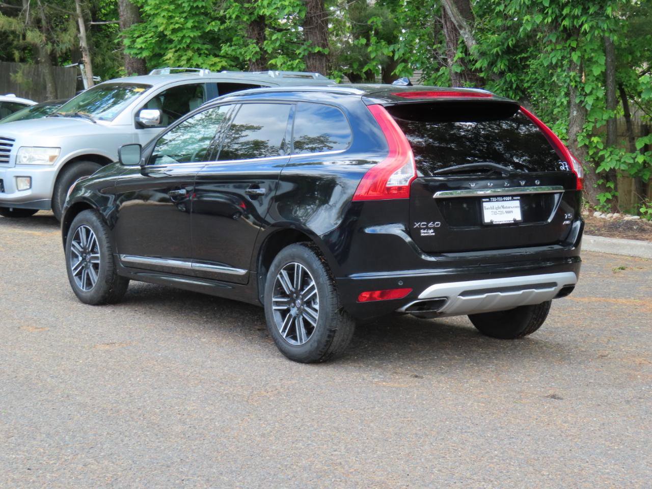 Used 2017 Volvo XC60 T5 Dynamic w/ Preferred Option Package AWD/4WD image 3