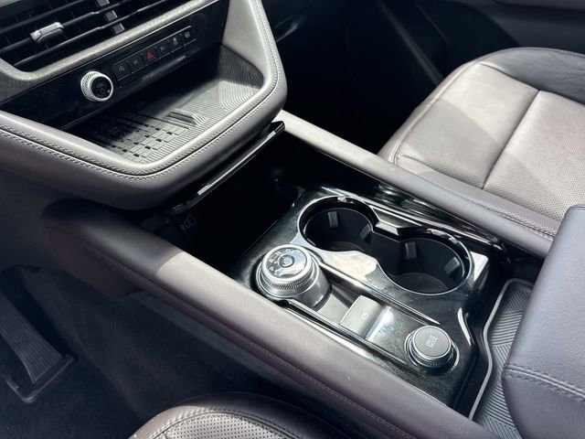 Used 2025 Ford Explorer Platinum w/ LUX Leather Package AWD/4WD image 32