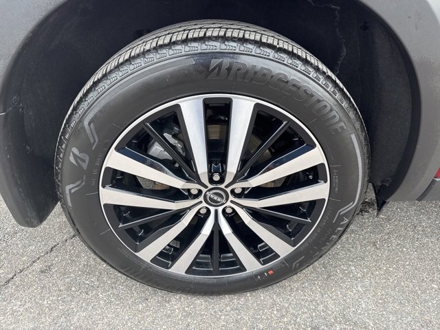 Used 2024 Nissan Pathfinder Platinum w/ Black Appearance Package image 58