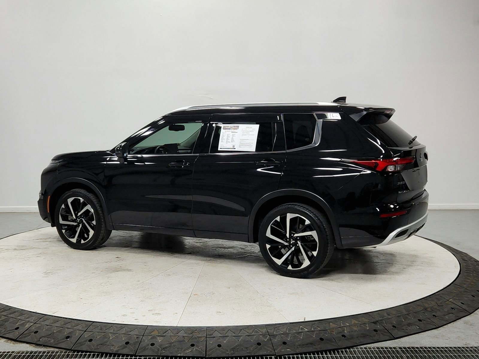 Used 2024 Mitsubishi Outlander SEL image 5