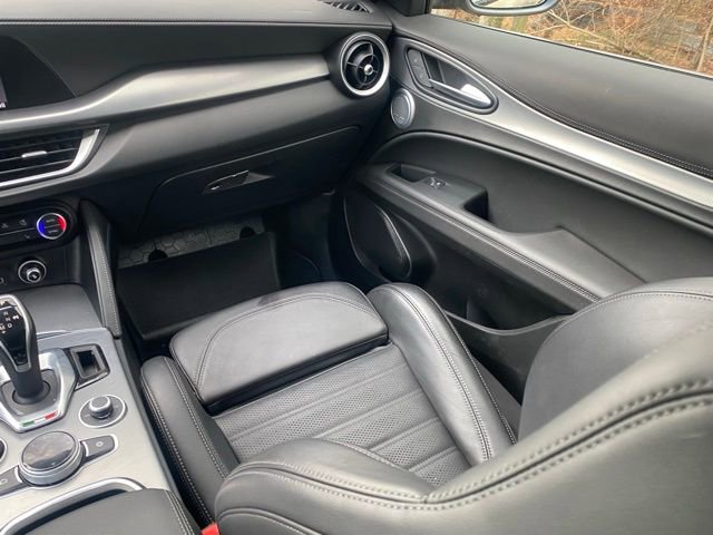 Used 2022 Alfa Romeo Stelvio Veloce image 47
