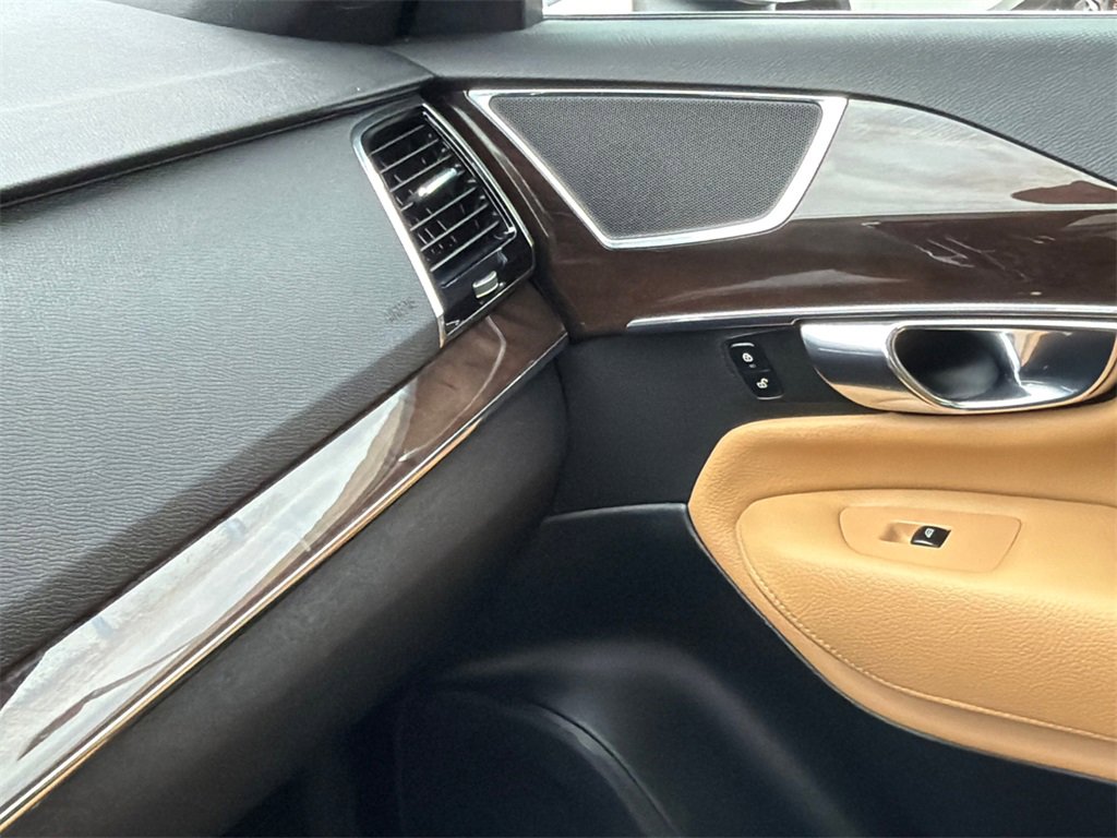 Used 2016 Volvo XC90 T6 Momentum image 36