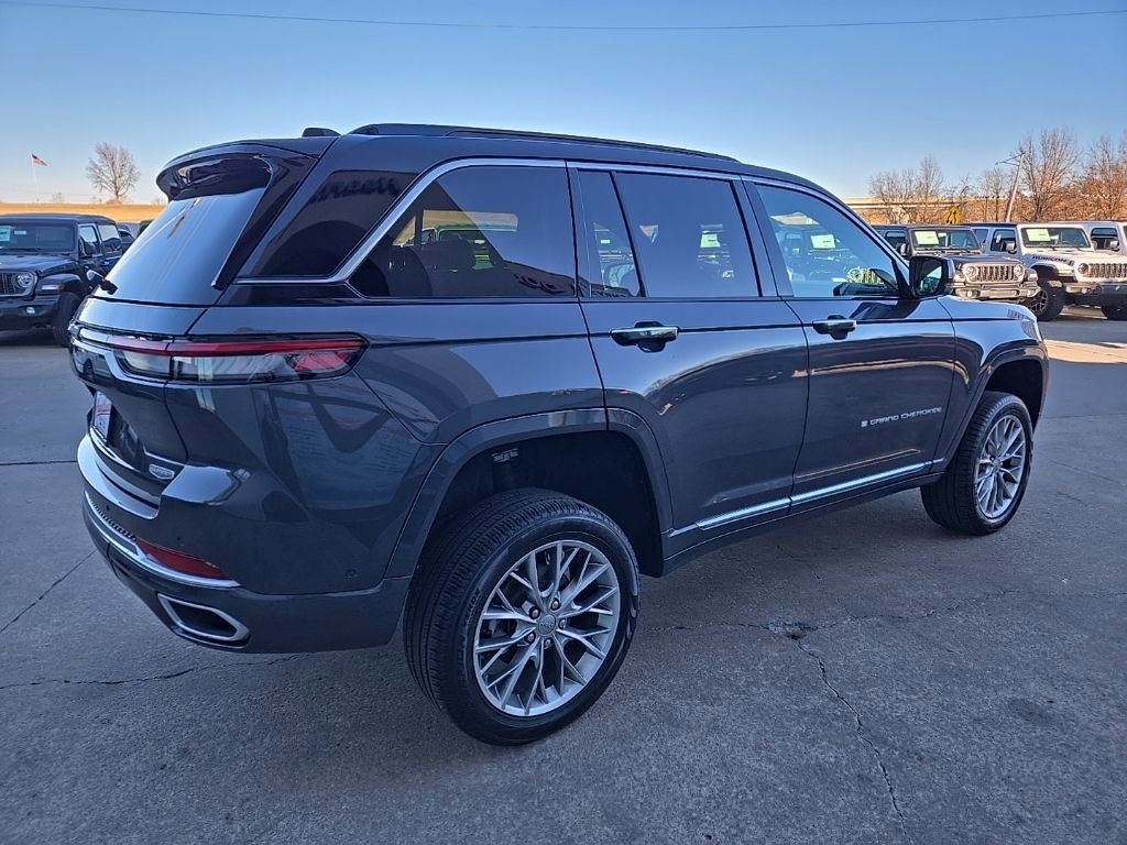 Used 2025 Jeep Grand Cherokee Summit AWD/4WD image 10