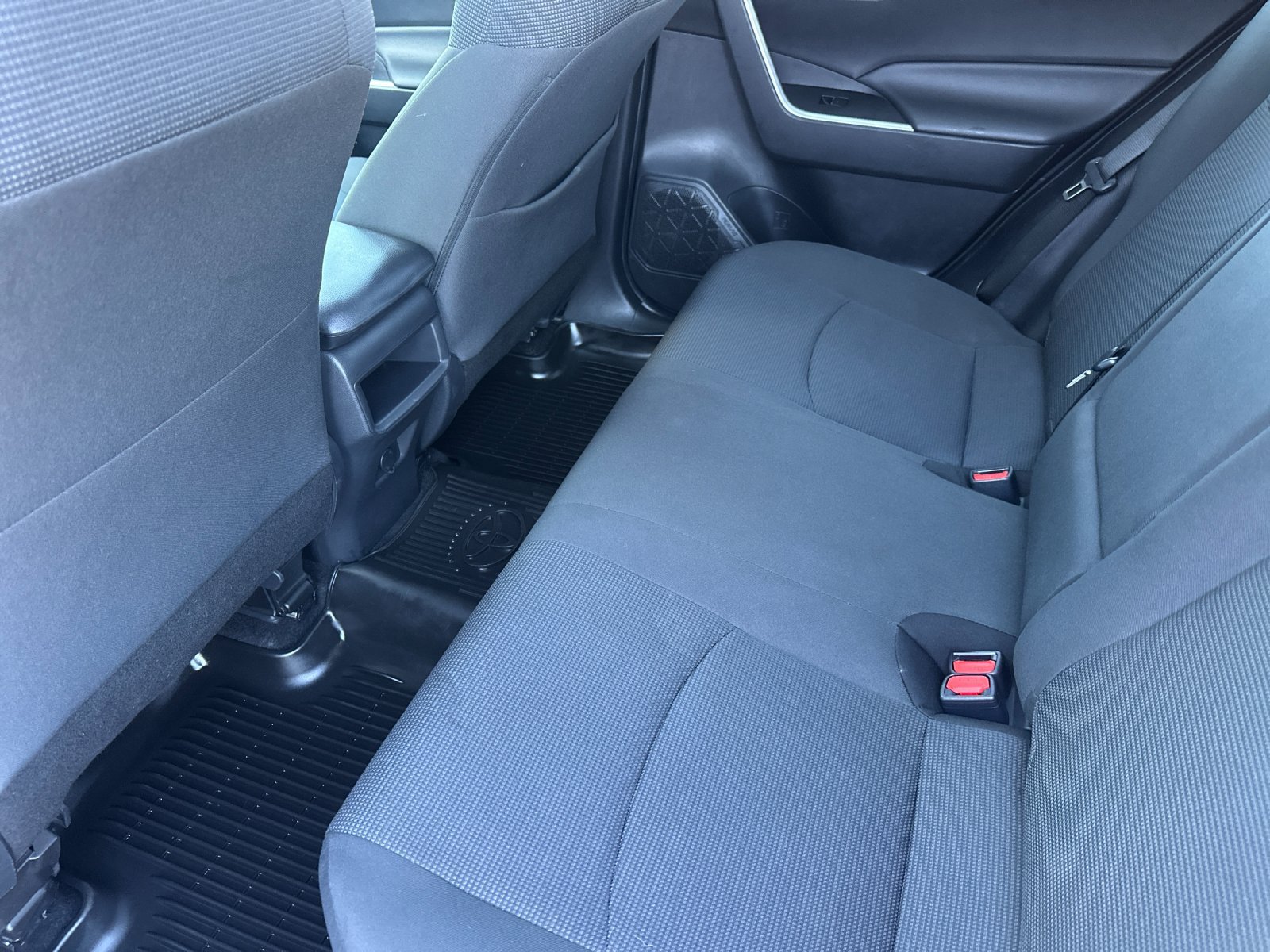 Used 2021 Toyota RAV4 LE FWD image 12