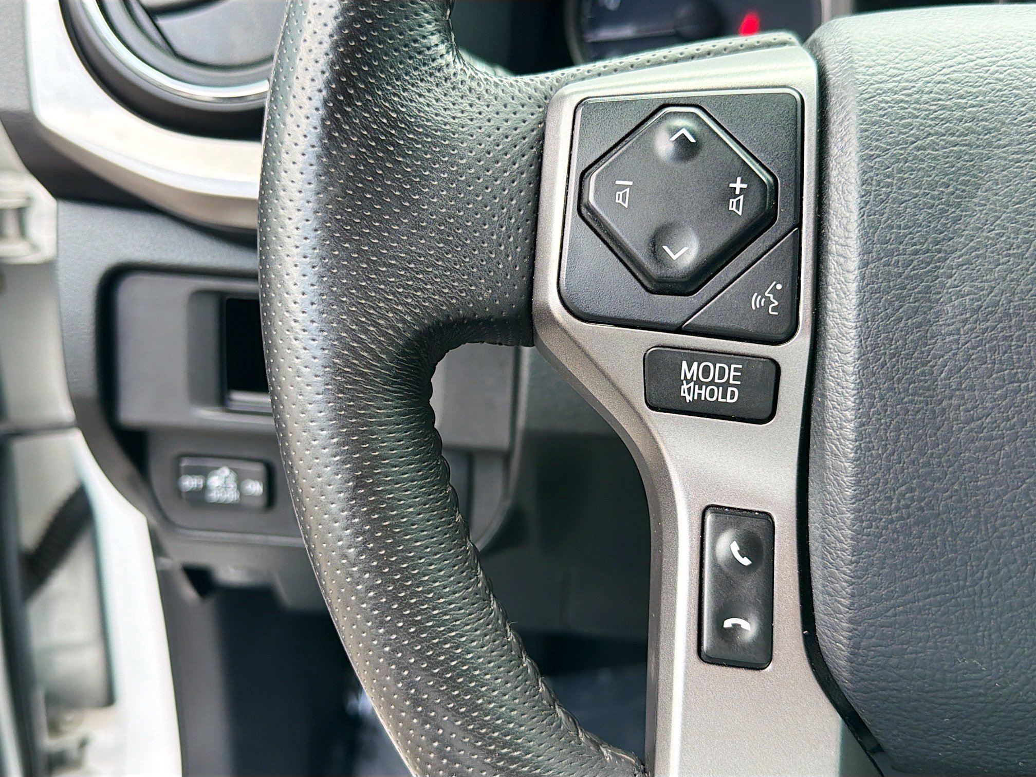 Used 2019 Toyota Tacoma SR5 RWD image 32
