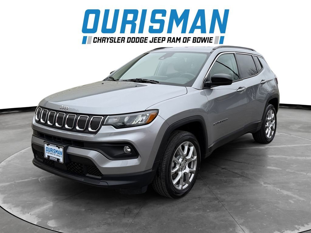 Used 2022 Jeep Compass Latitude image 2