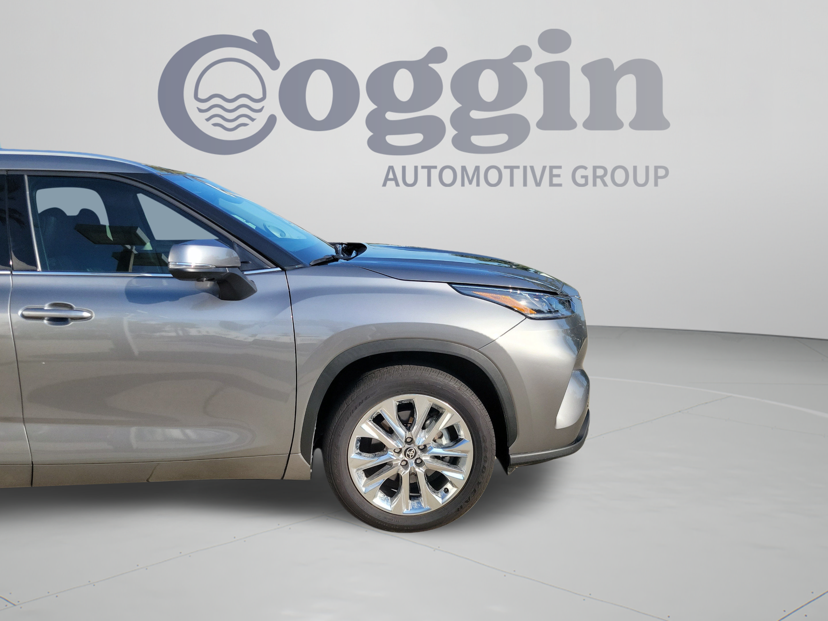 Certified 2025 Toyota Highlander Limited FWD image 32
