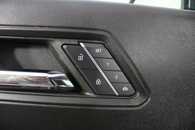 Used 2024 GMC Canyon Denali image 16