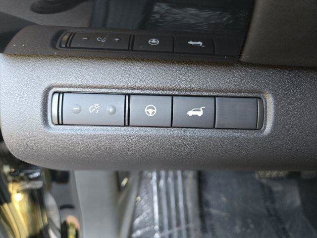 Used 2025 Nissan Pathfinder SV image 16