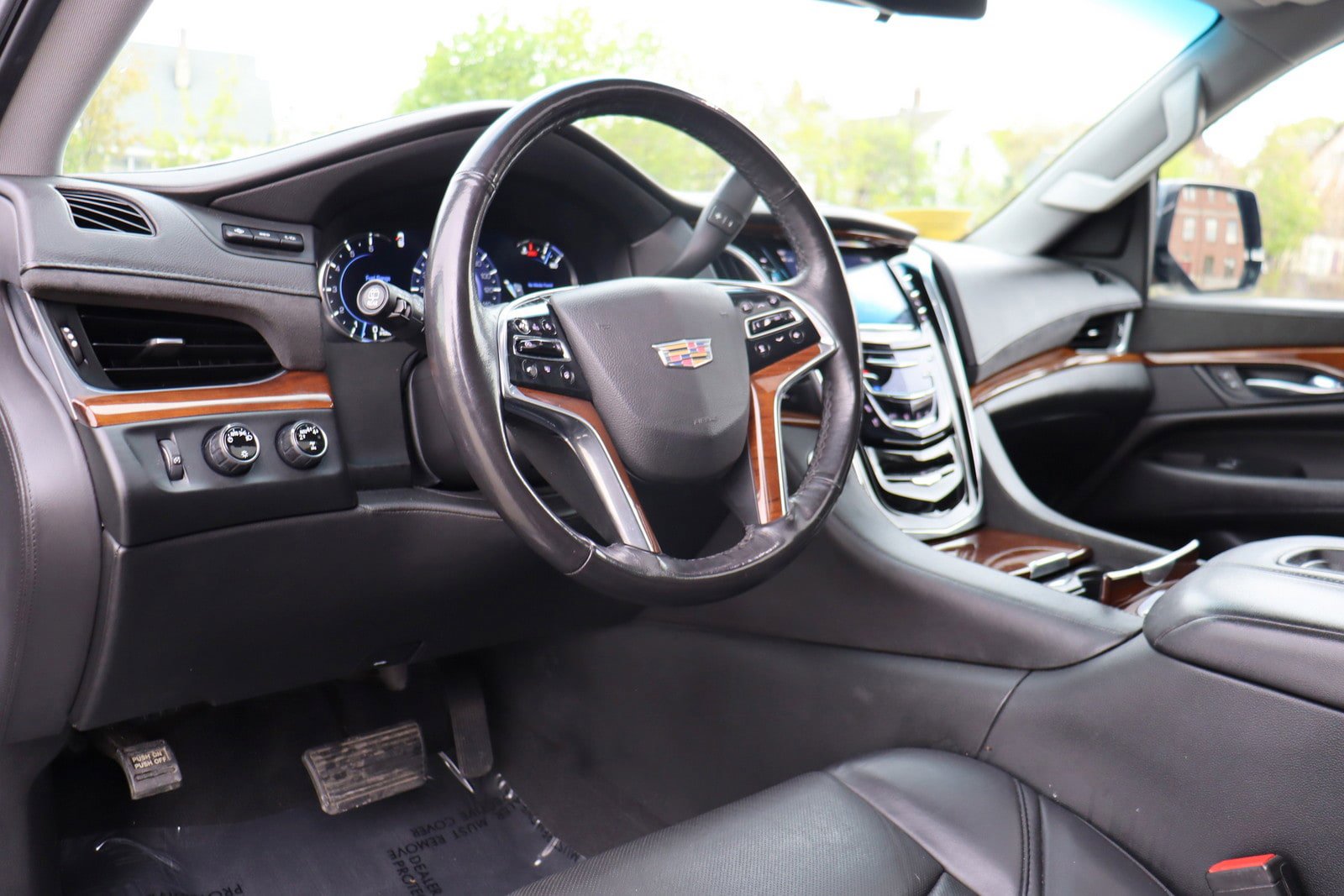 Used 2019 Cadillac Escalade Luxury AWD/4WD image 10