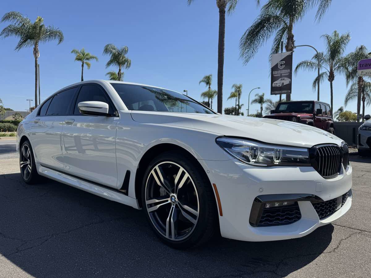 Used 2018 BMW 740i image 9