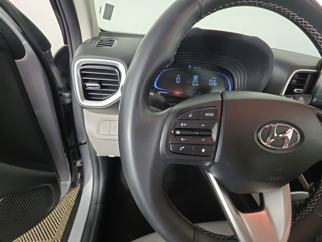 Used 2025 Hyundai Venue SEL image 27