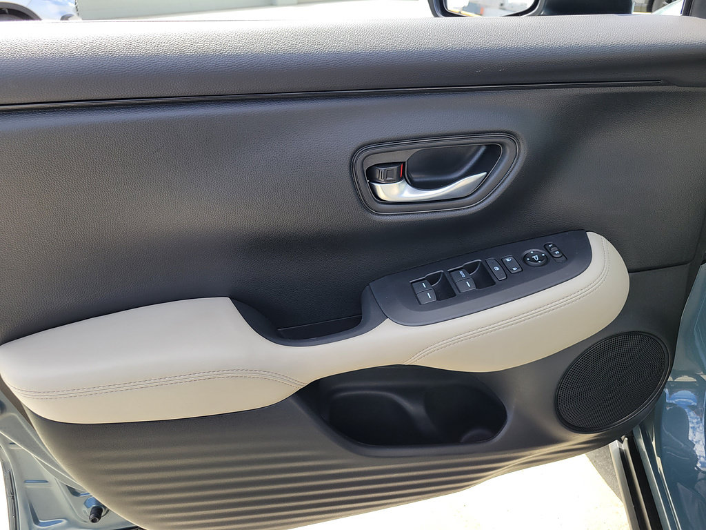 Used 2025 Honda HR-V LX image 18