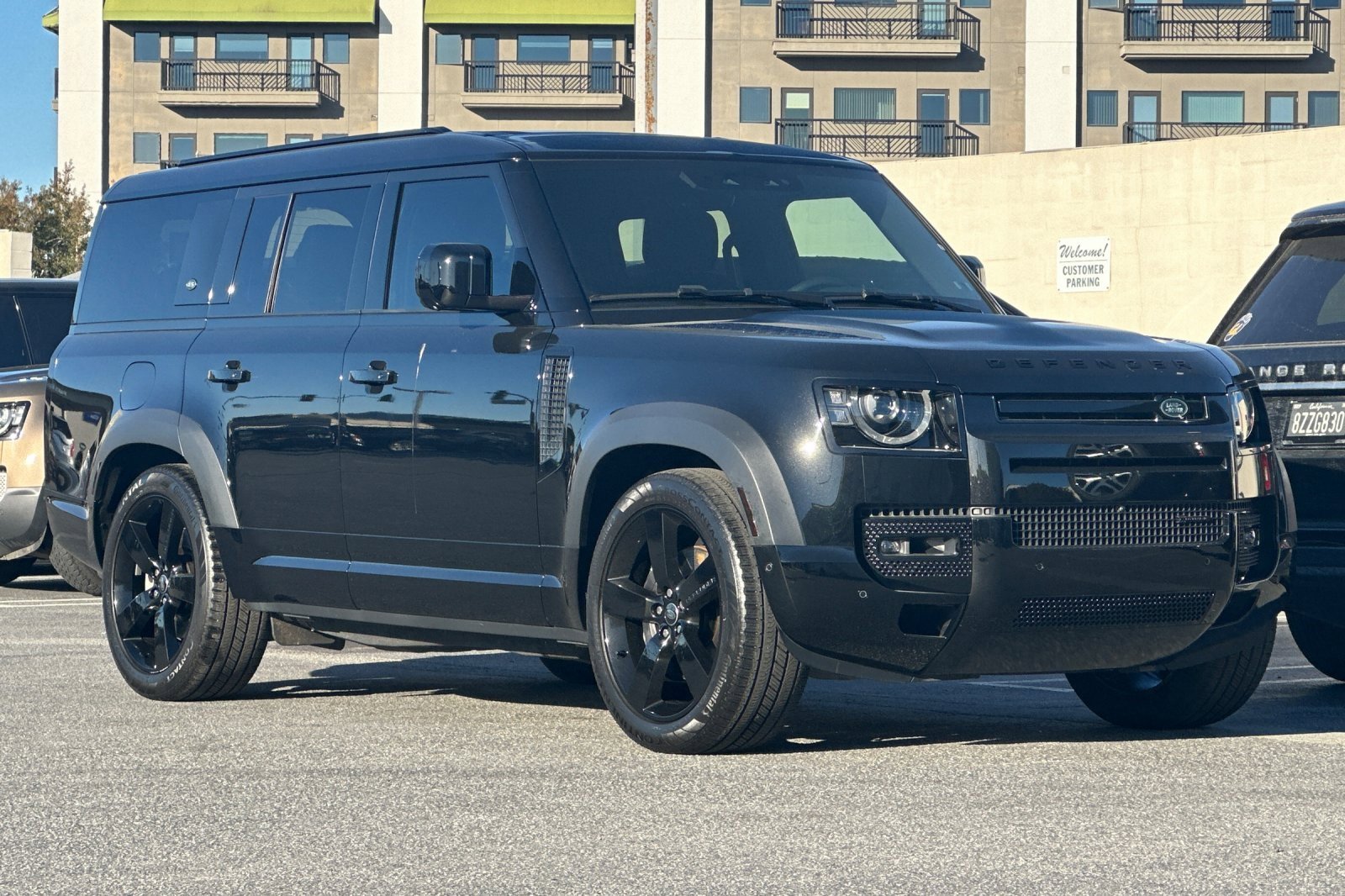 Used 2023 Land Rover Defender 130 X-Dynamic SE image 6