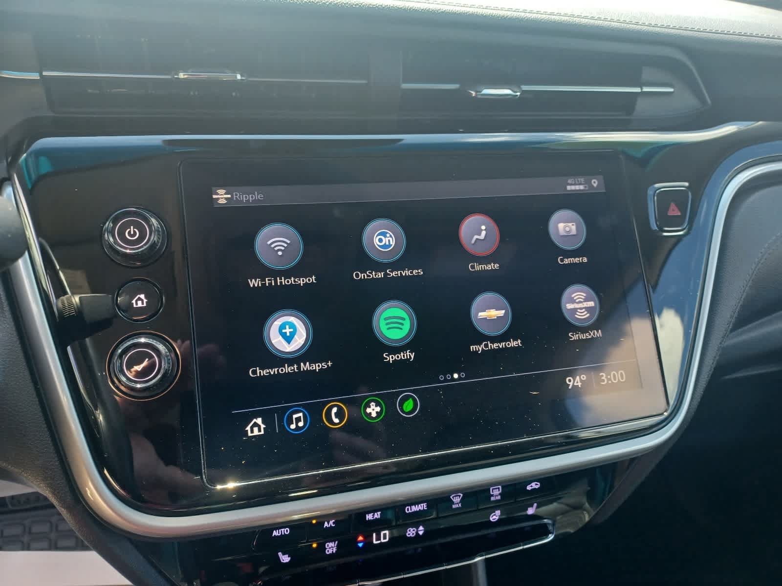 Used 2022 Chevrolet Bolt LT w/ Infotainment Package FWD image 12