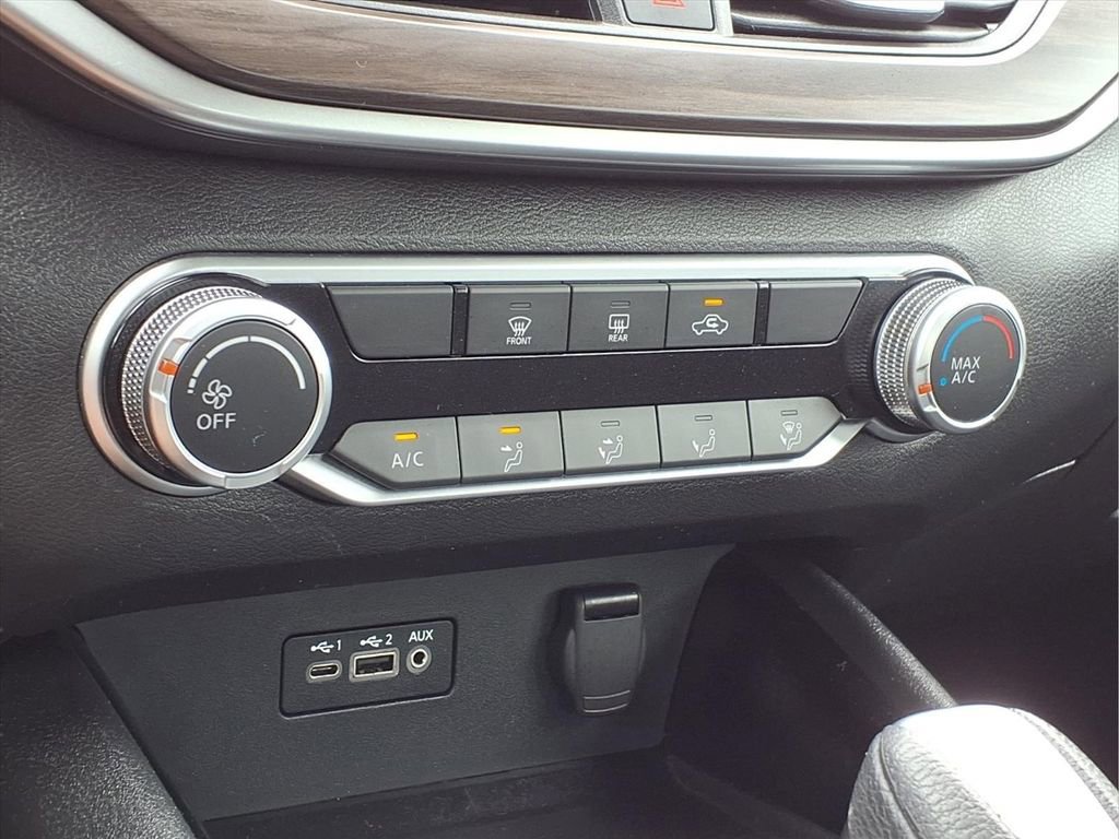 Used 2024 Nissan Altima 2.5 SV FWD image 12