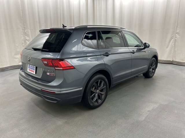 Used 2022 Volkswagen Tiguan SE w/ Panoramic Sunroof Package image 6