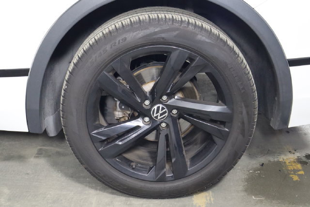 Used 2023 Volkswagen Tiguan SE R-Line FWD image 36