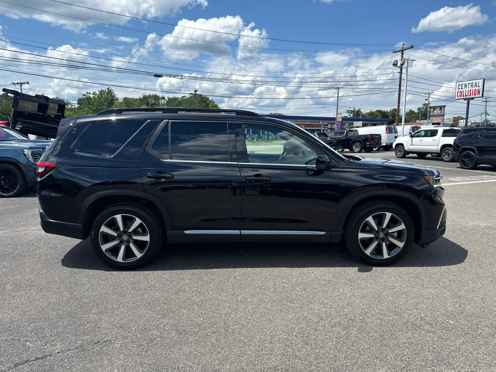 Used 2025 Honda Pilot Touring image 6